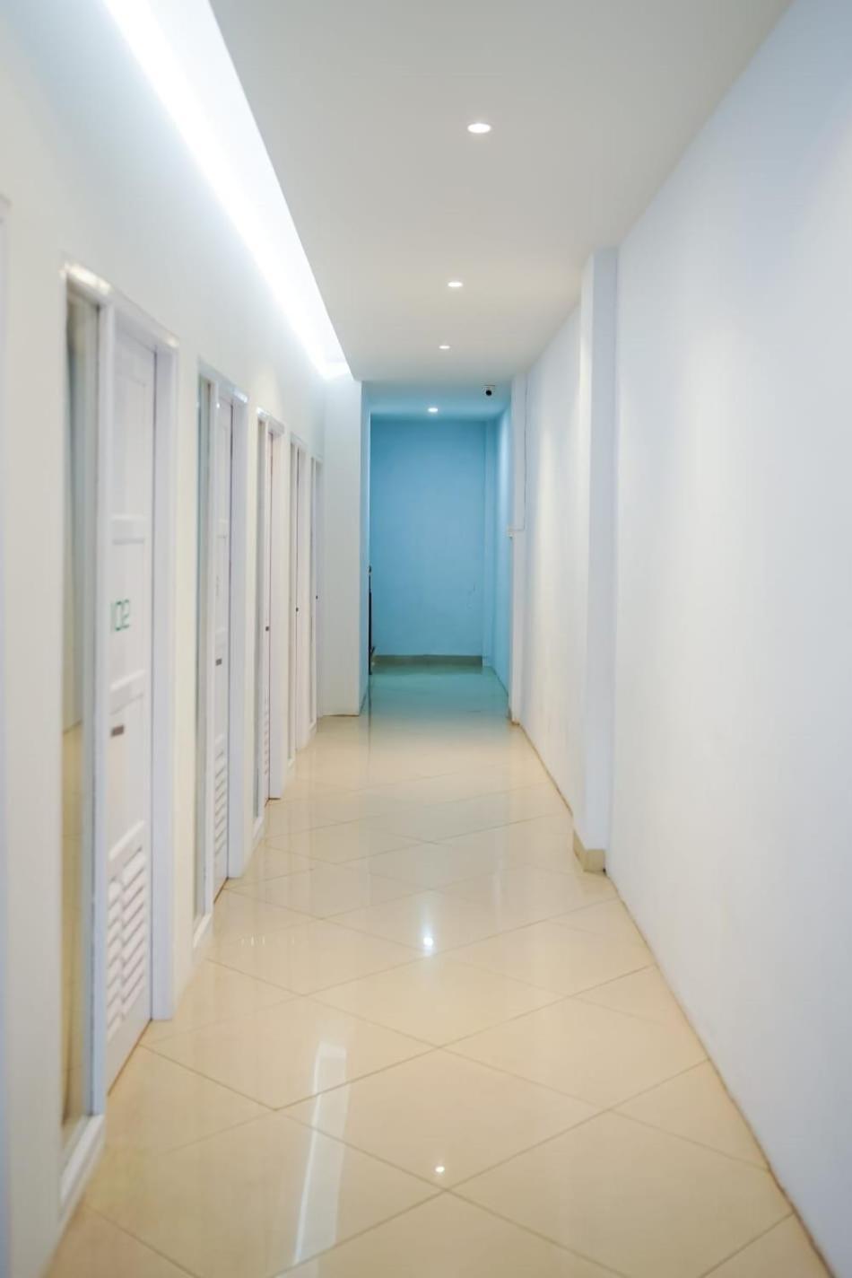 Kareem Syariah Hostel Букитинги Екстериор снимка