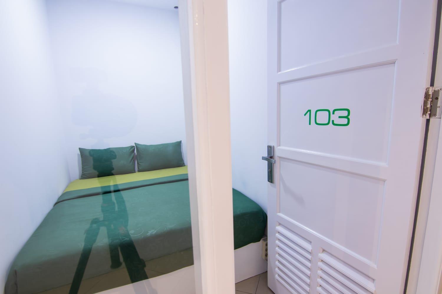 Kareem Syariah Hostel Букитинги Екстериор снимка
