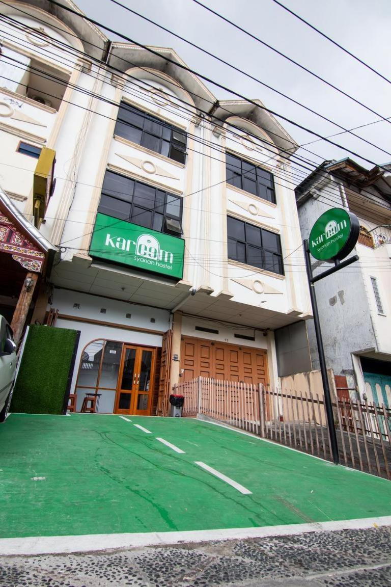 Kareem Syariah Hostel Букитинги Екстериор снимка